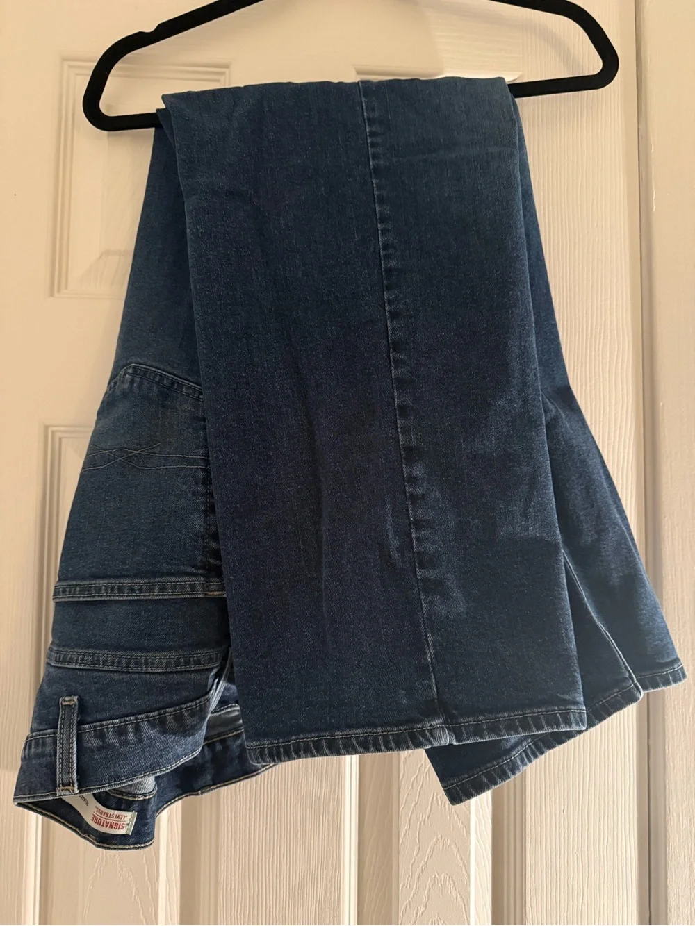 Levi's Signature Relaxed Dark Blue Denim Jeans with Tan Stitching